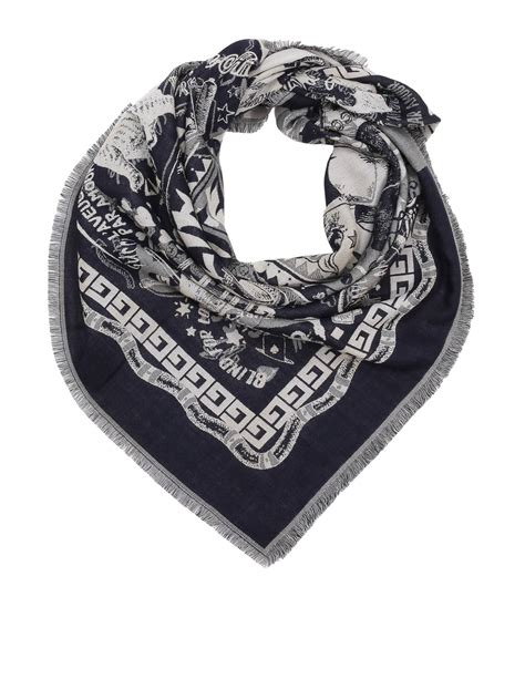 blind for love Gucci scarf